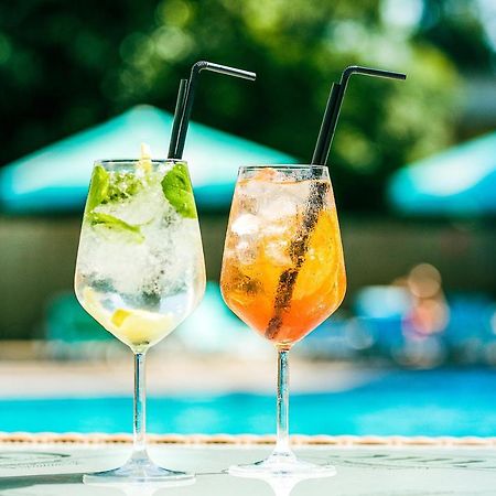 Q Hotel نيبتون المظهر الخارجي الصورة